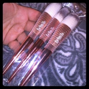 Alamar brush trio